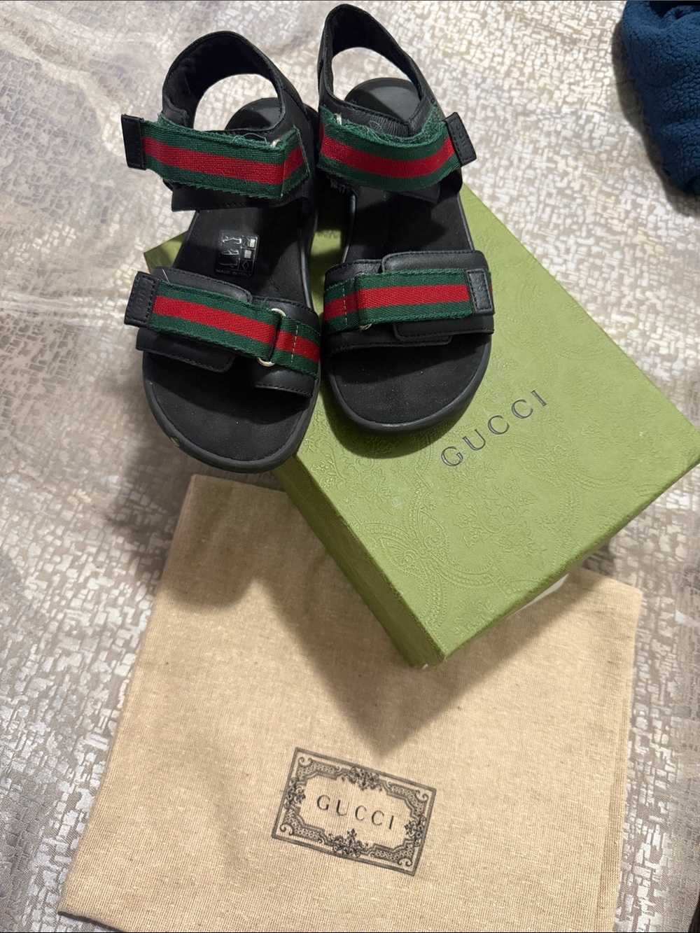Gucci Kids Black Sandals with Signature Green and Red Webbing